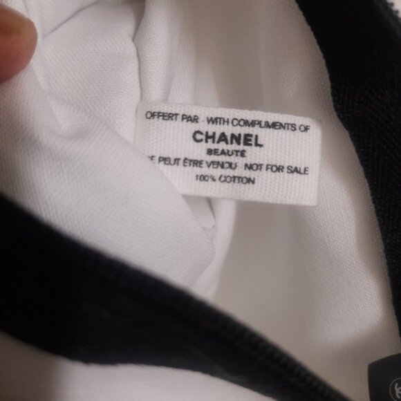 Chanel Pearl Headband - Elegant White Accessory - Picture 8 of 15